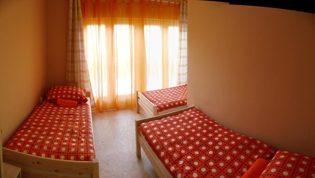 Orchidea Apartman Tata Bilik gambar