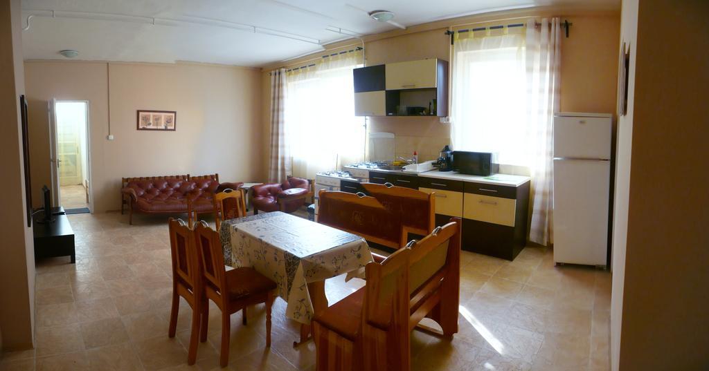 Orchidea Apartman Tata Bilik gambar