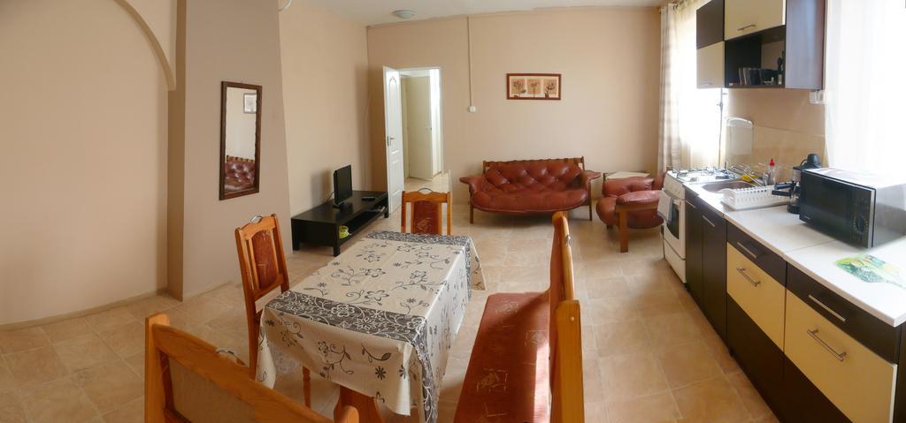Orchidea Apartman Tata Bilik gambar
