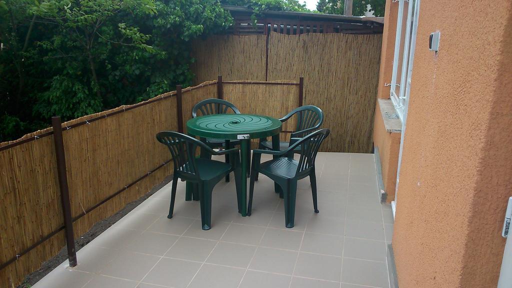 Orchidea Apartman Tata Bilik gambar