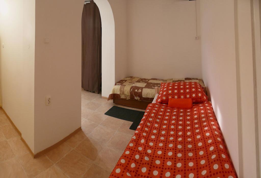 Orchidea Apartman Tata Bilik gambar