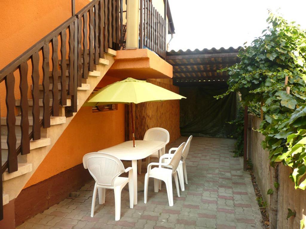 Orchidea Apartman Tata Bilik gambar