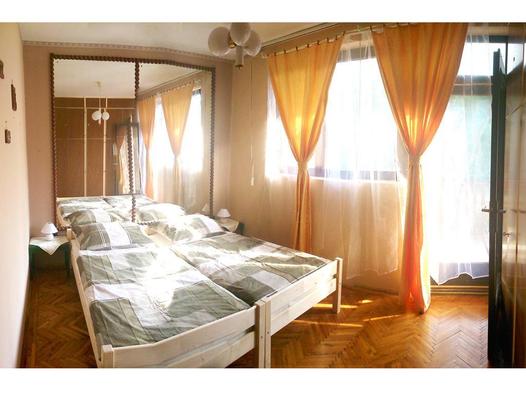 Orchidea Apartman Tata Bilik gambar