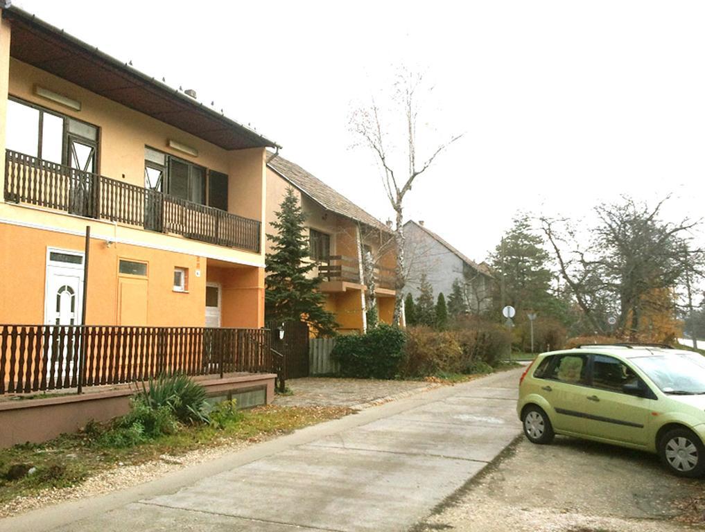Orchidea Apartman Tata Bilik gambar