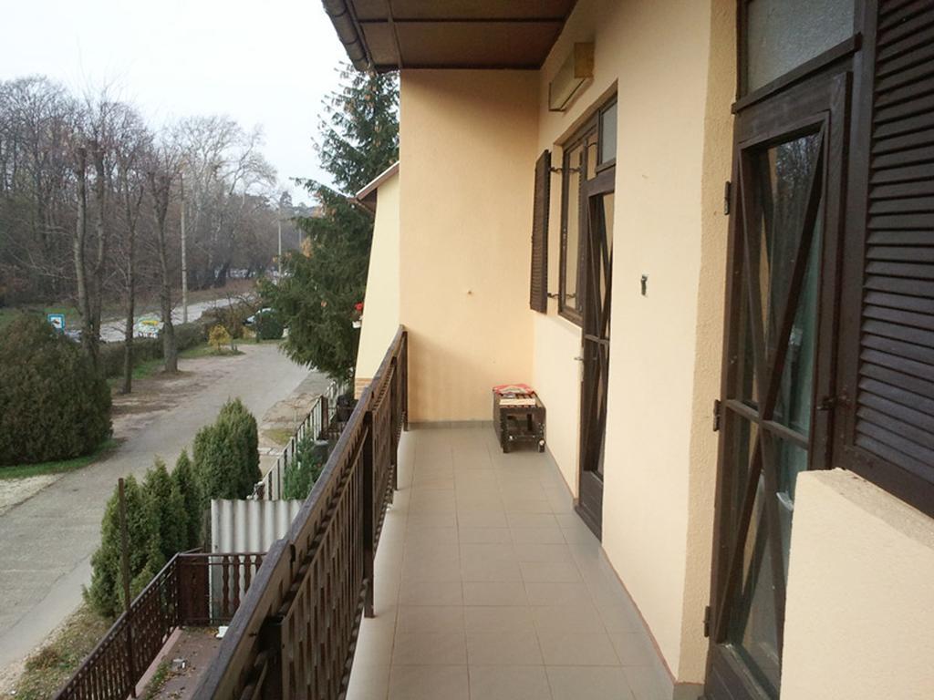 Orchidea Apartman Tata Bilik gambar