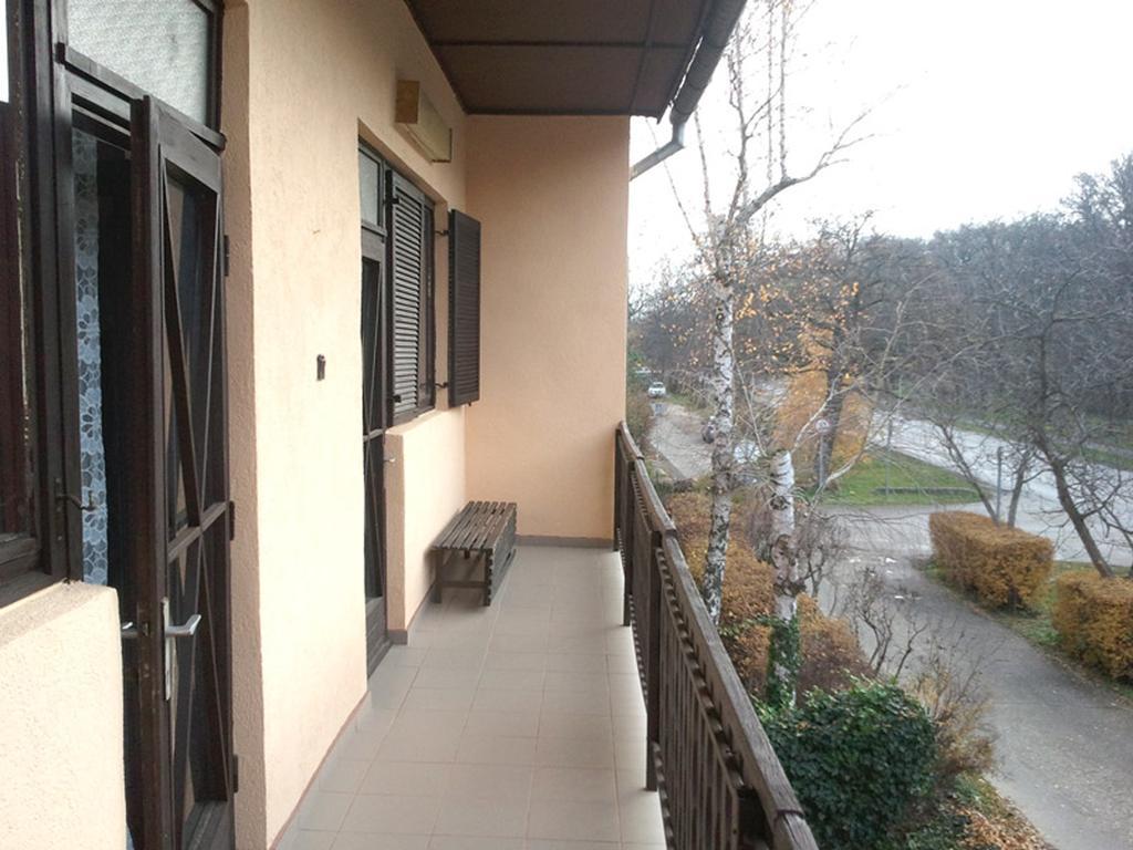 Orchidea Apartman Tata Bilik gambar
